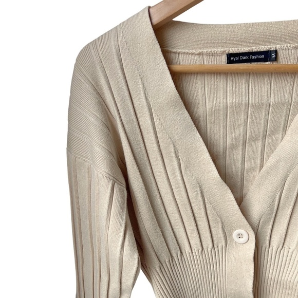 Ayal Dark Fashion size medium cropped cardigan - Picture 2 of 4